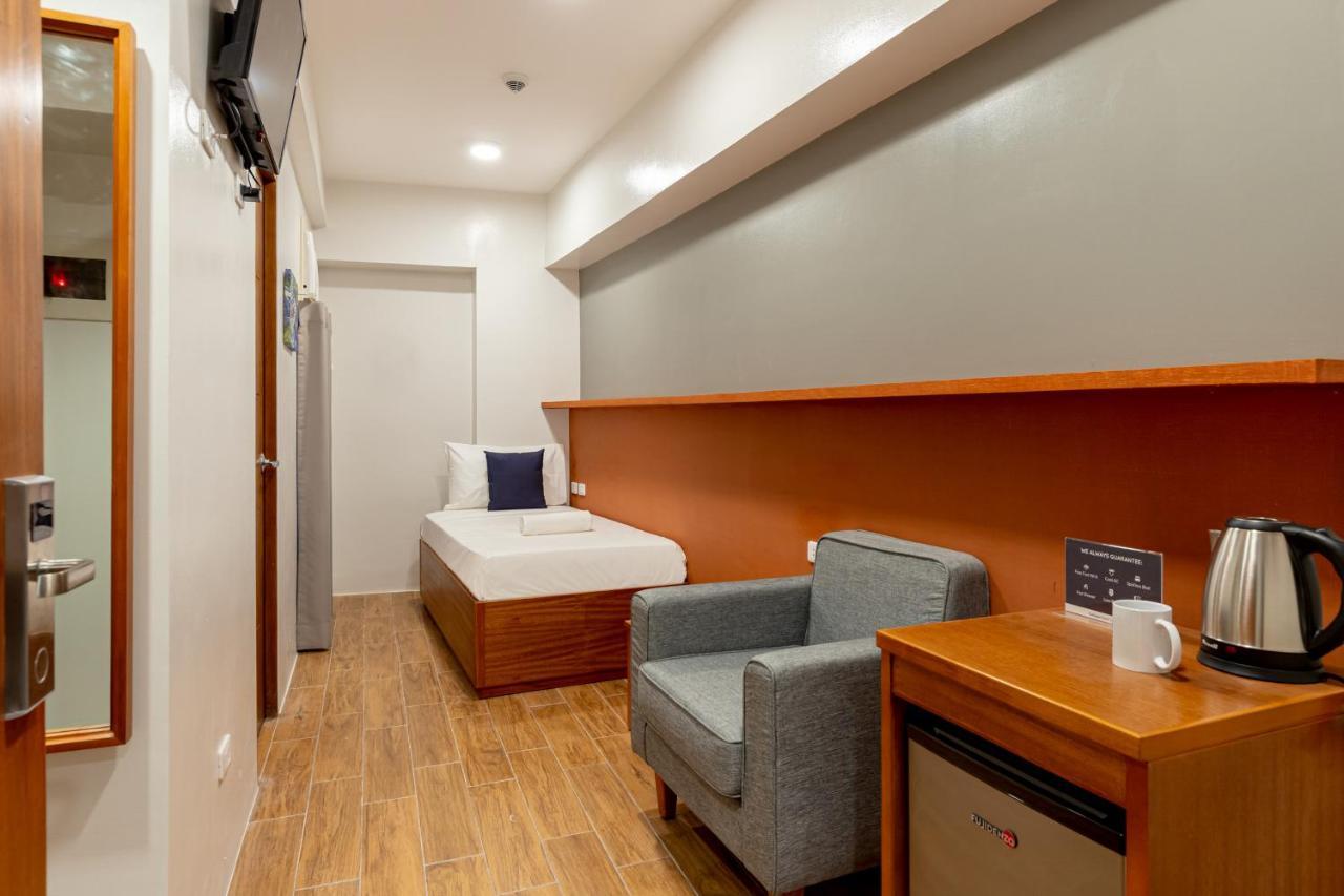 Ihotel Uptown Bgc Taguig Esterno foto