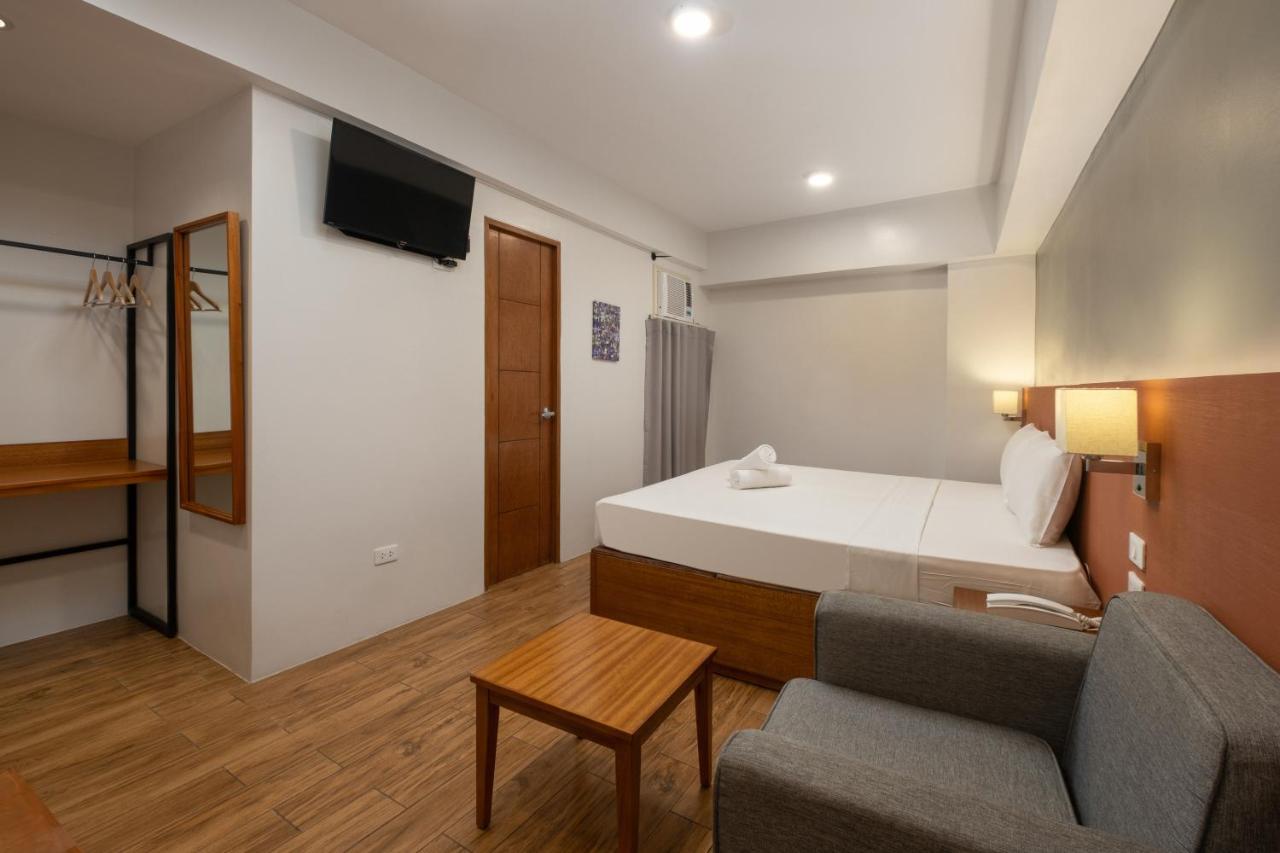 Ihotel Uptown Bgc Taguig Esterno foto