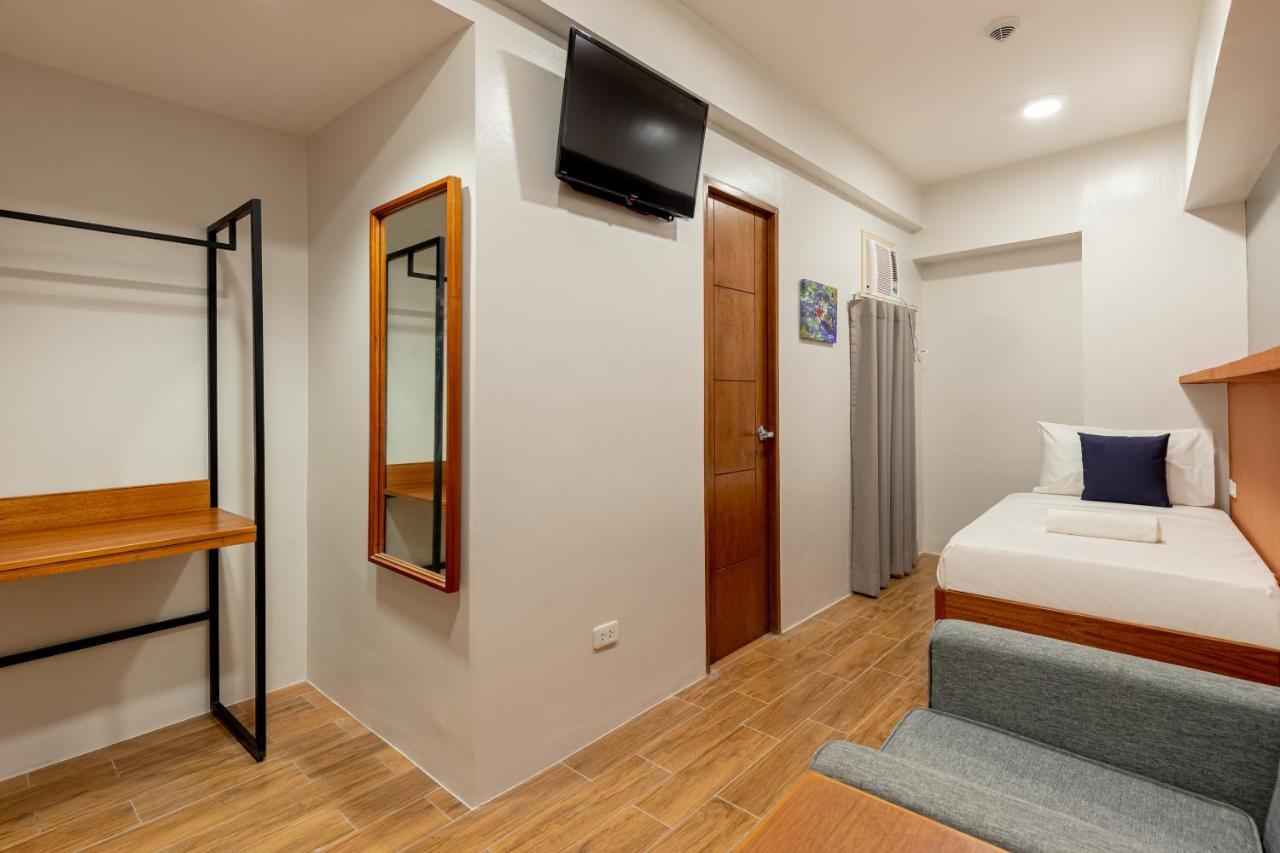Ihotel Uptown Bgc Taguig Esterno foto