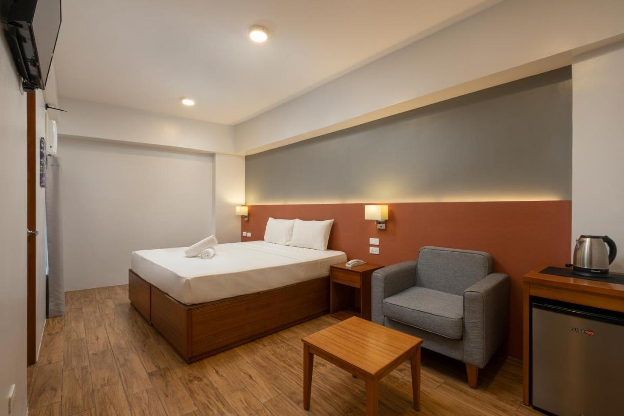Ihotel Uptown Bgc Taguig Esterno foto